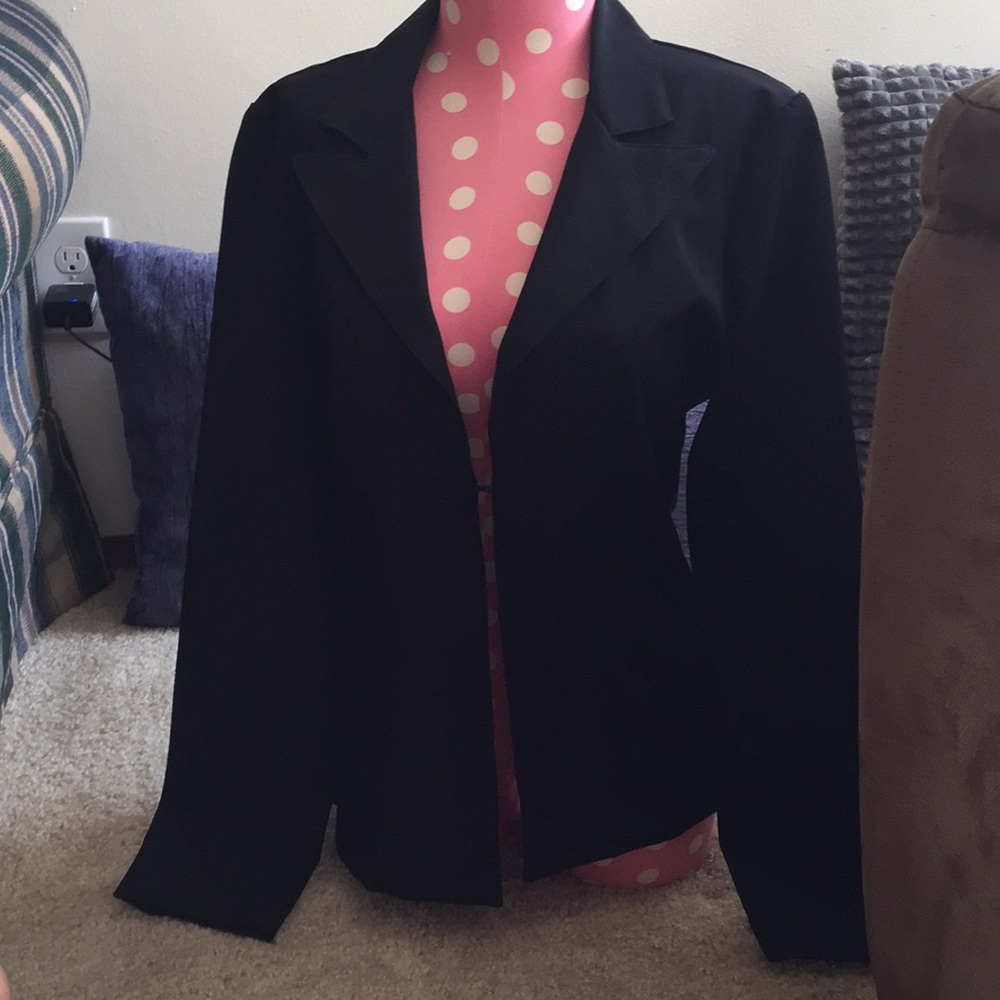 ❌ DONATED ❌ Chic Black Blazer